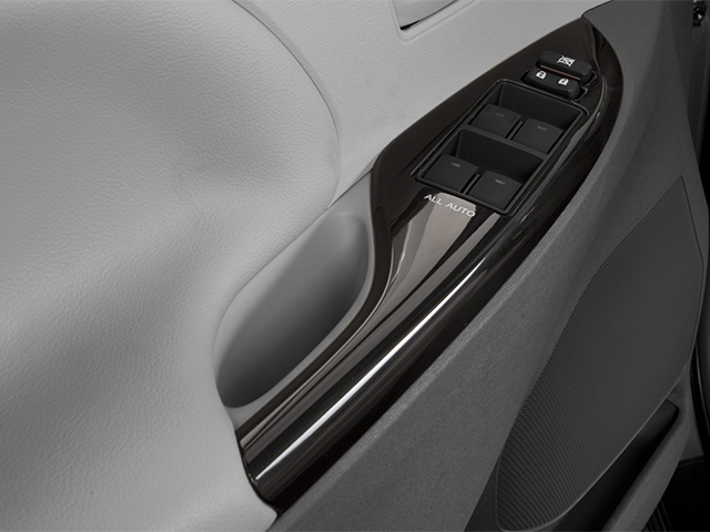 2014 Toyota Sienna LE AAS