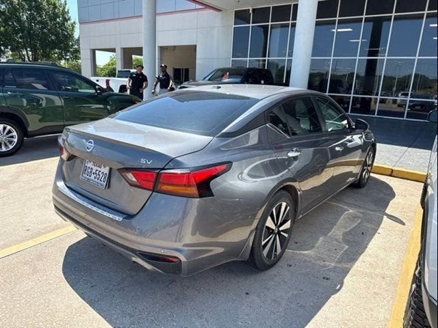 2022 Nissan Altima 2.5 SV