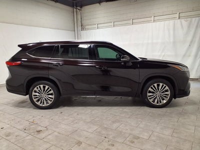 2022 Toyota Highlander Platinum