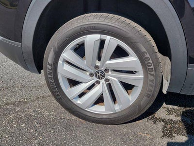 2023 Volkswagen Atlas Cross Sport 3.6L V6 SE with Technology