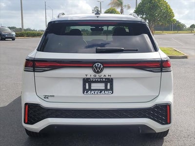 2025 Volkswagen Tiguan SE R-Line Black