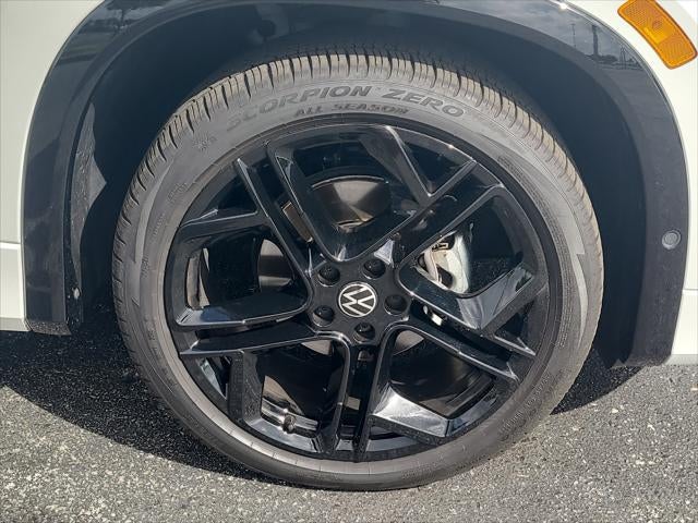 2025 Volkswagen Tiguan SE R-Line Black