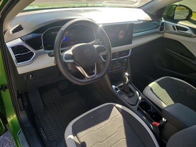 2025 Volkswagen Taos SE