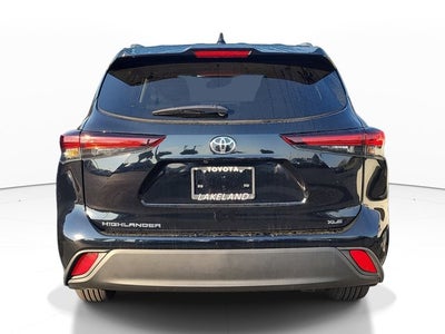 2024 Toyota HIGHLANDER LE