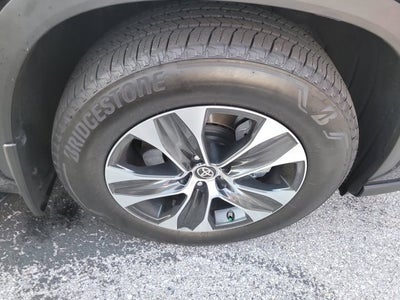 2024 Toyota HIGHLANDER LE