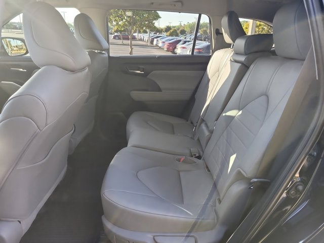 2025 Toyota HIGHLANDER XLE