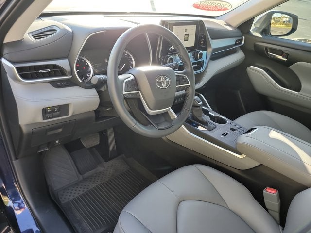 2025 Toyota HIGHLANDER XLE