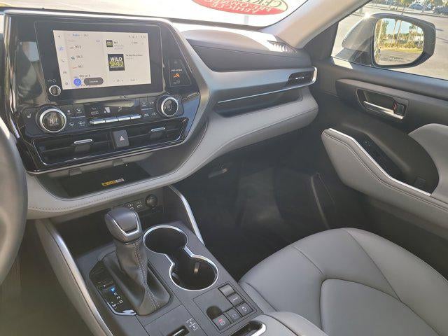 2025 Toyota HIGHLANDER XLE