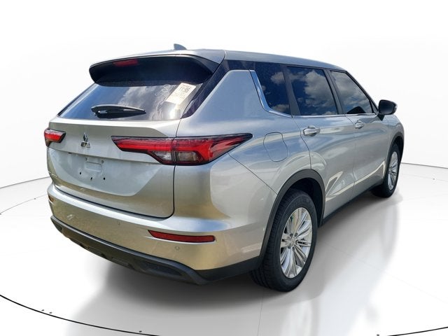 2024 Mitsubishi Outlander ES
