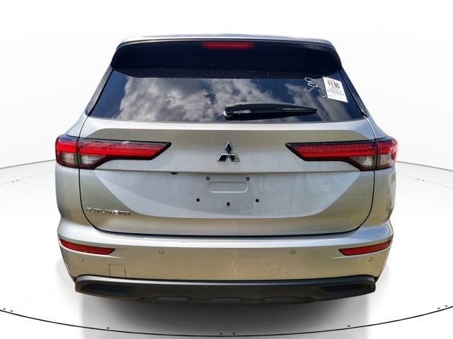 2024 Mitsubishi Outlander ES