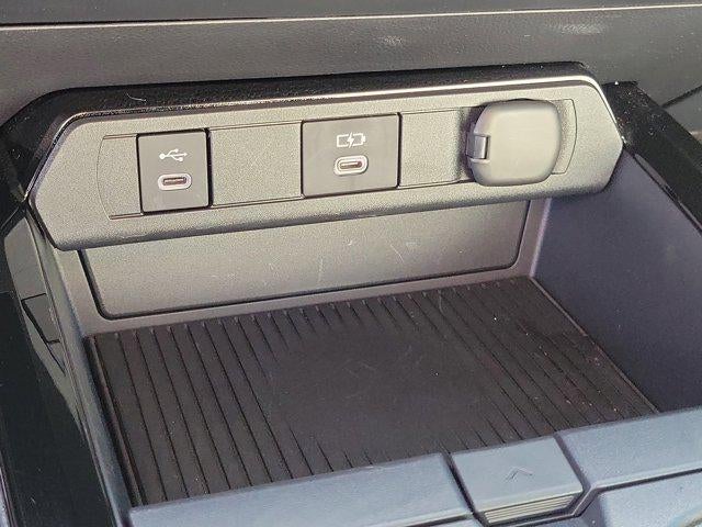 2025 Toyota PRIUS XLE