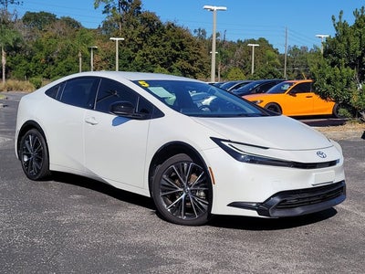2025 Toyota PRIUS XLE