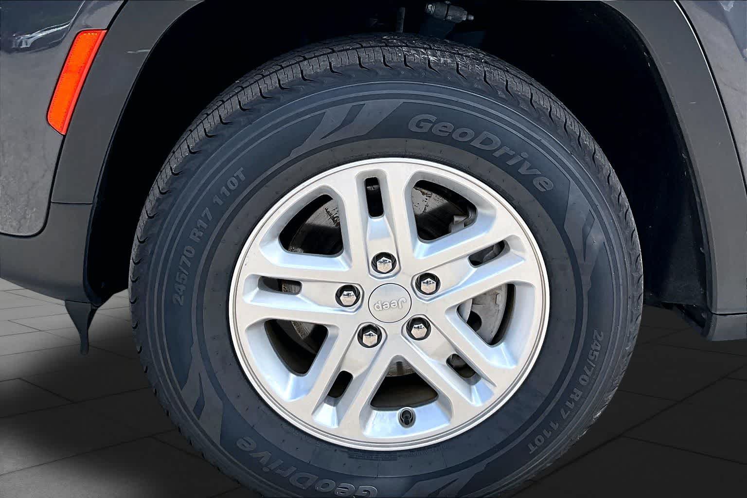 2023 Jeep Grand Cherokee Laredo