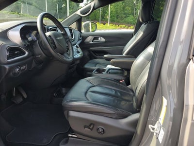 2022 Chrysler Pacifica Hybrid Touring L