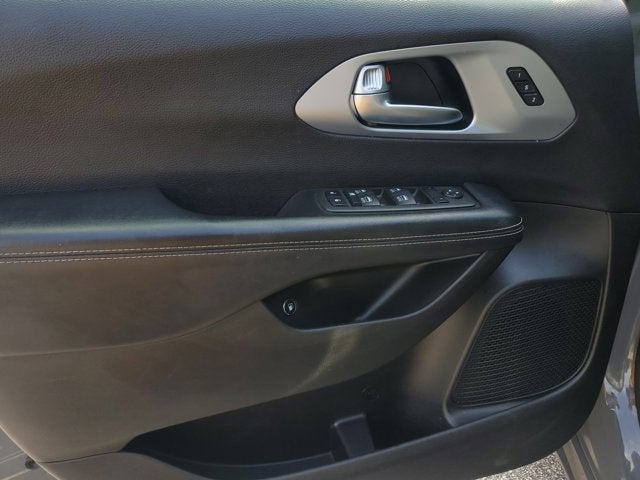 2022 Chrysler Pacifica Hybrid Touring L