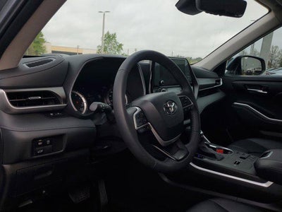 2024 Toyota Highlander LE