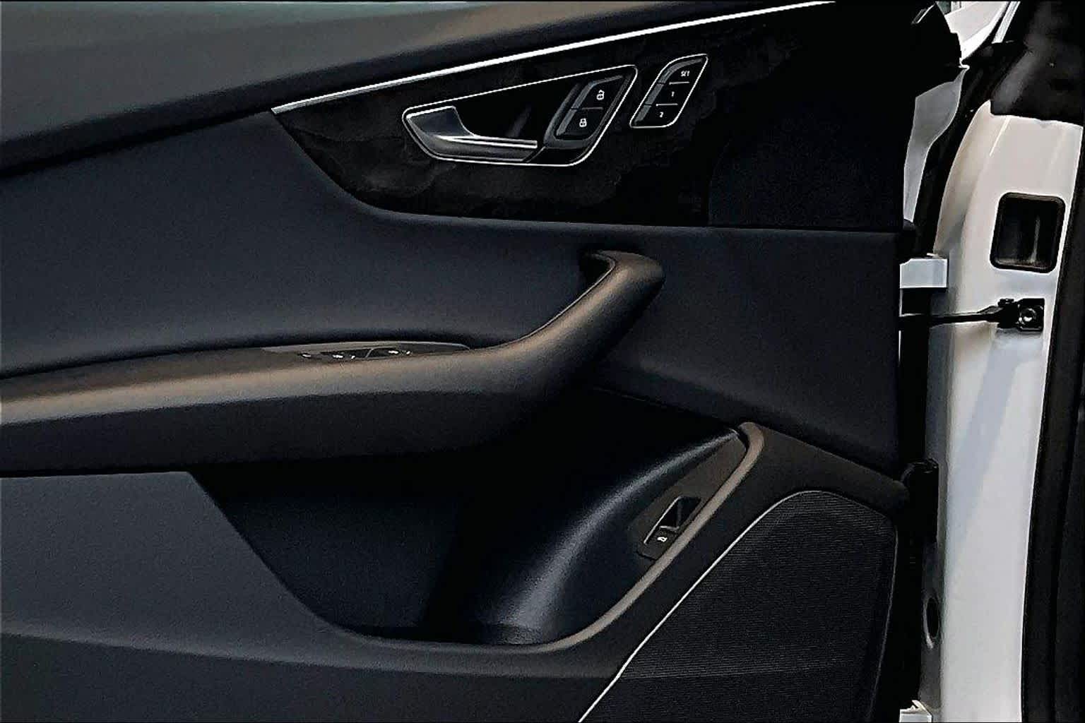 2023 Audi Q8 Premium