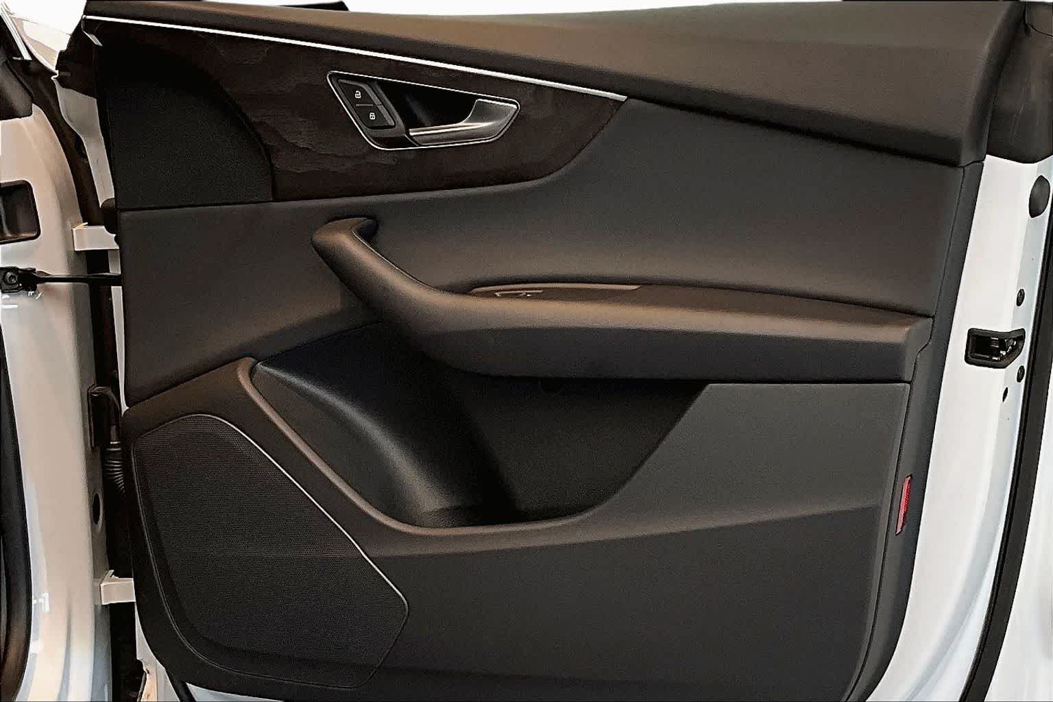 2023 Audi Q8 Premium