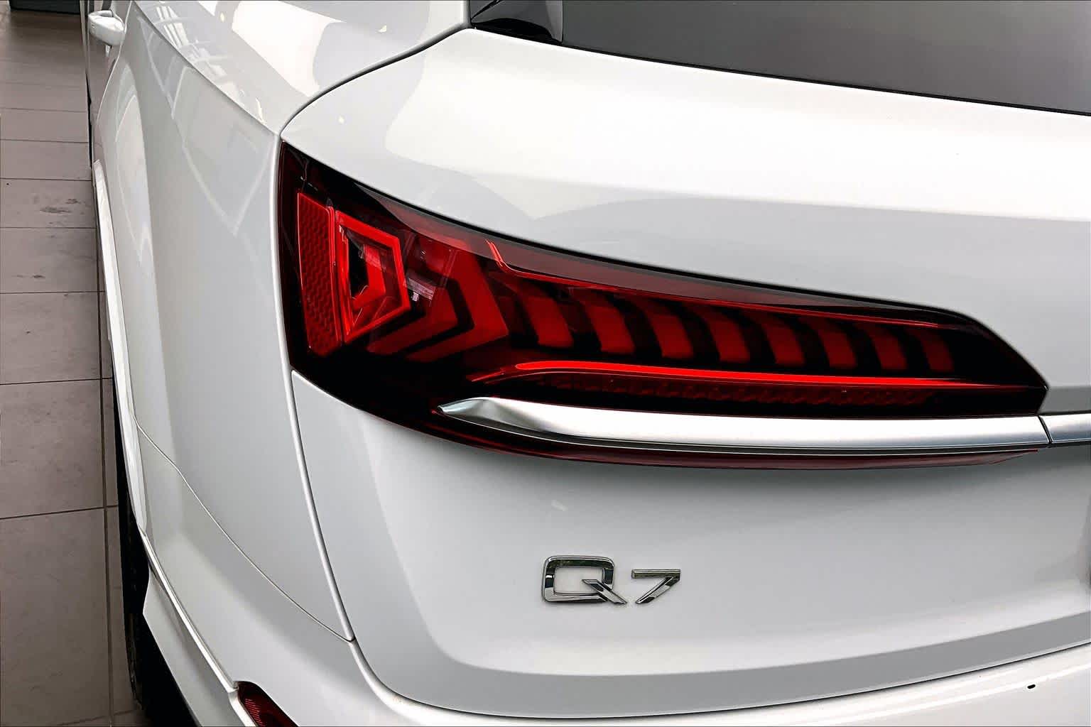 2023 Audi Q7 Premium Plus