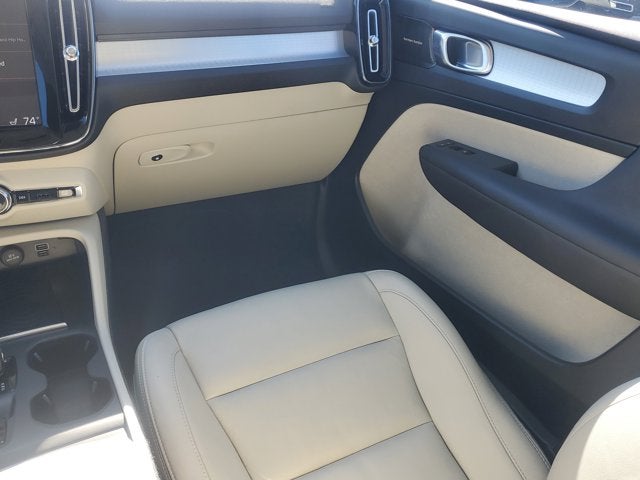 2019 Volvo XC40 Momentum