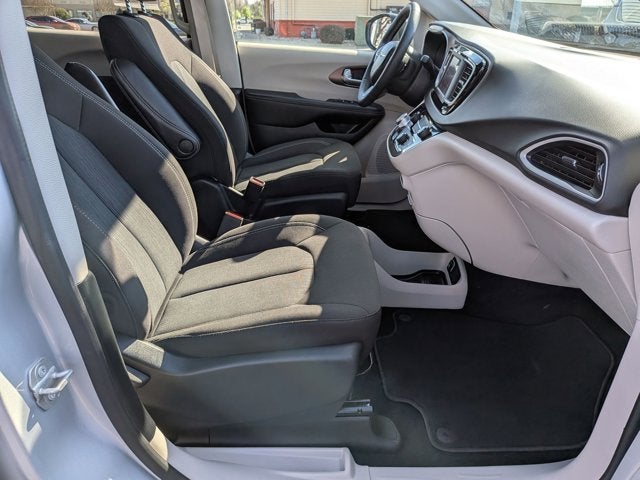 2024 Chrysler Voyager LX