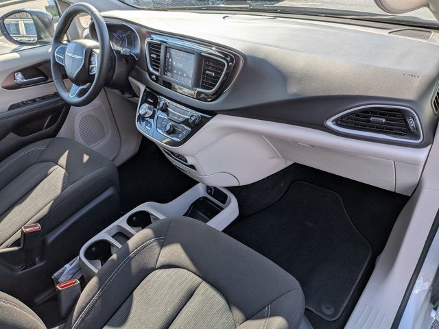 2024 Chrysler Voyager LX