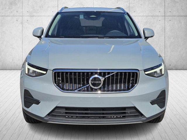 2025 Volvo XC40 Core Bright Theme