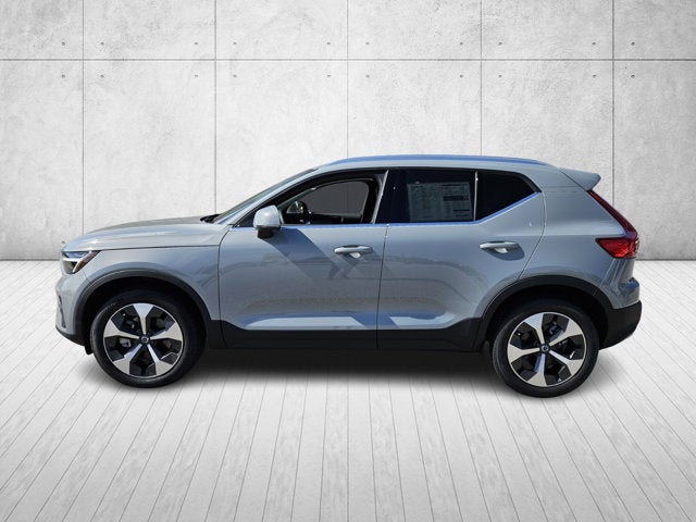 2025 Volvo XC40 Core Bright Theme