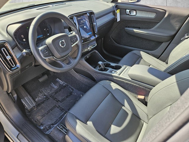 2025 Volvo XC40 Core Bright Theme