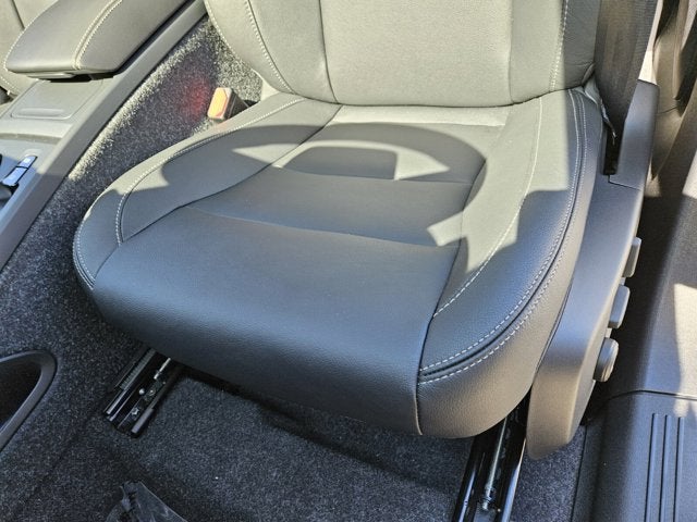 2025 Volvo XC40 Core Bright Theme