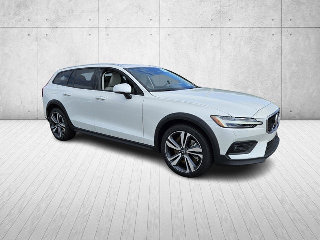 2026 Volvo V60 Cross Country Plus