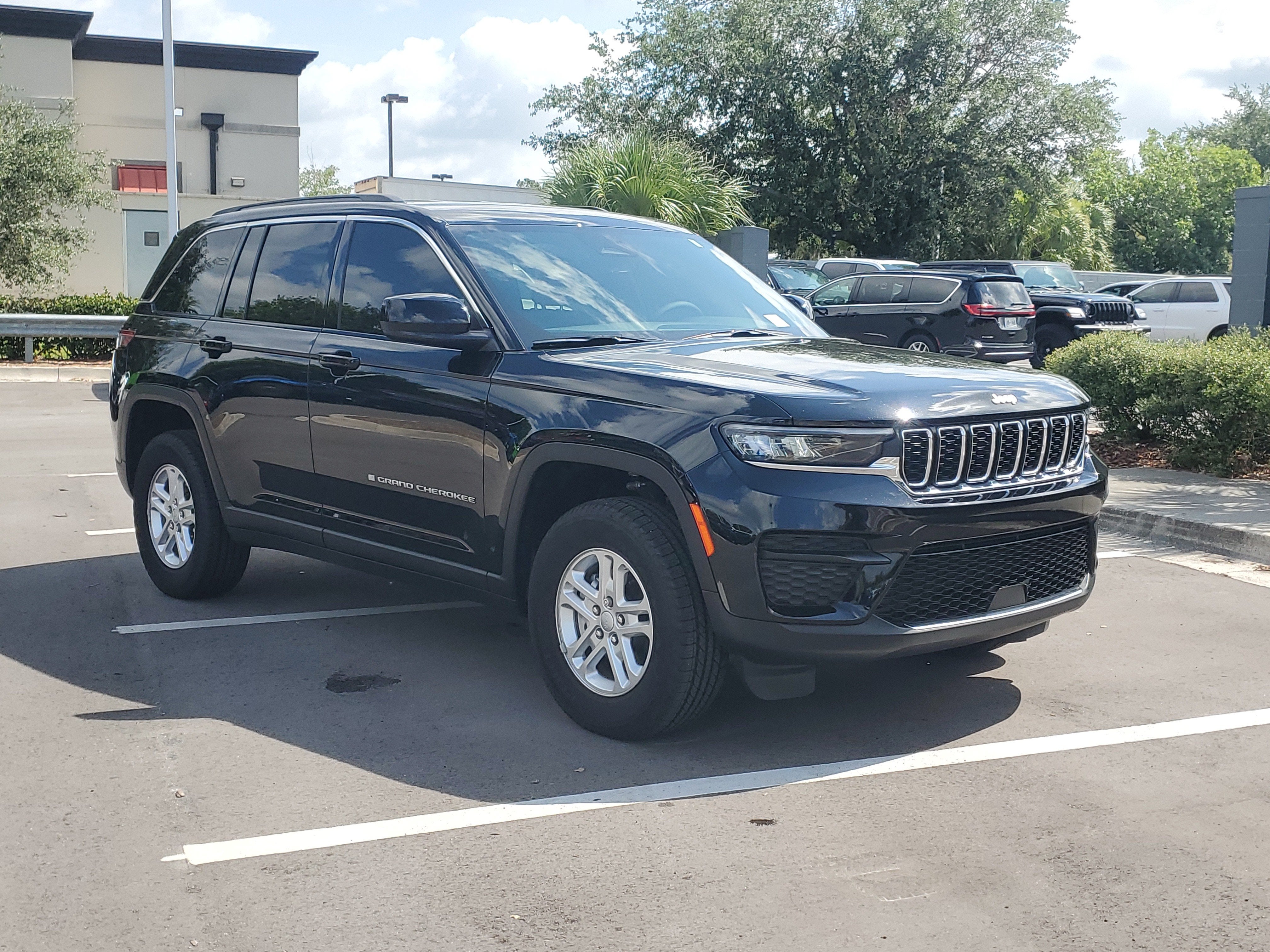 2025 Jeep Grand Cherokee Laredo