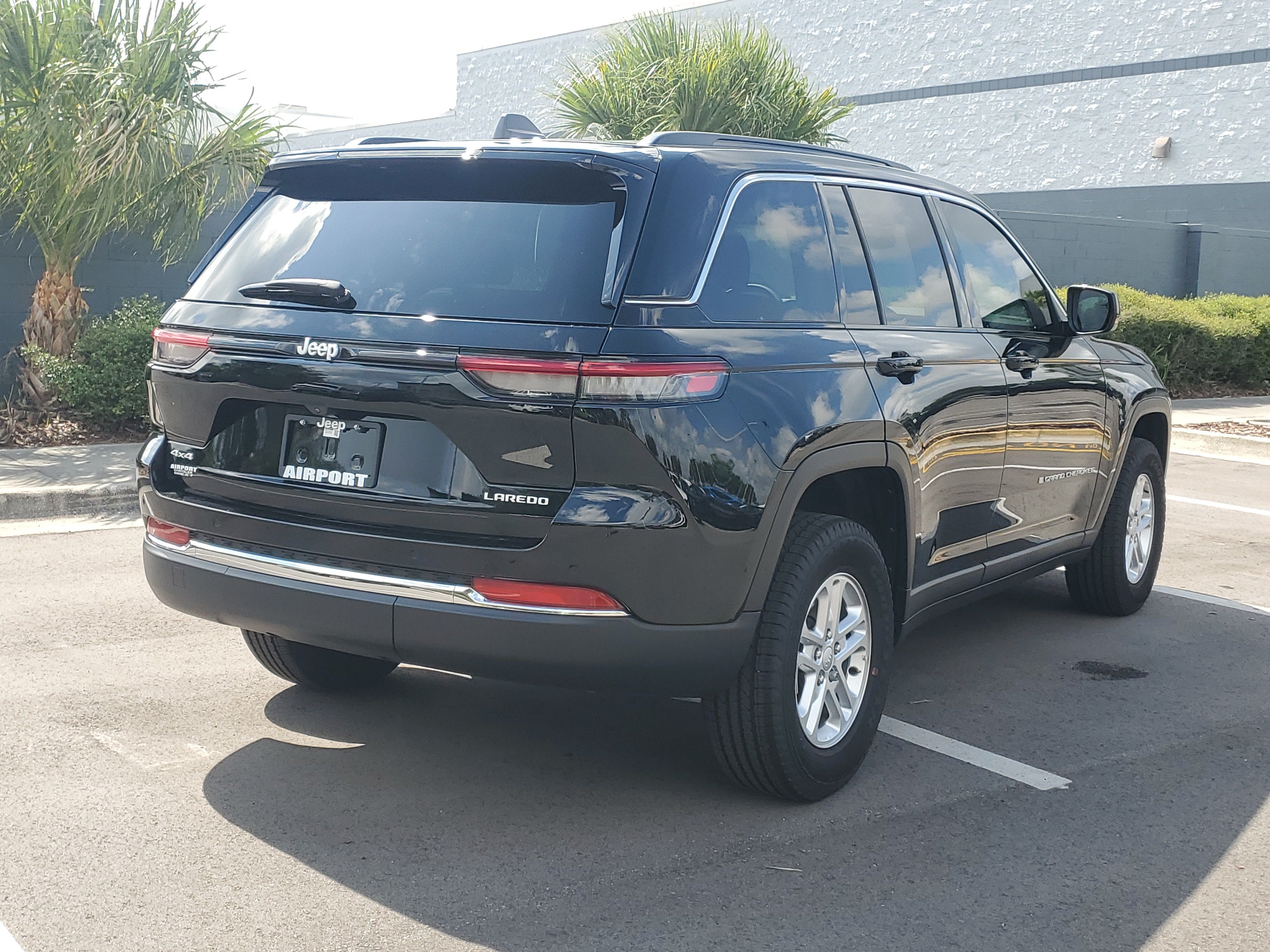 2025 Jeep Grand Cherokee Laredo