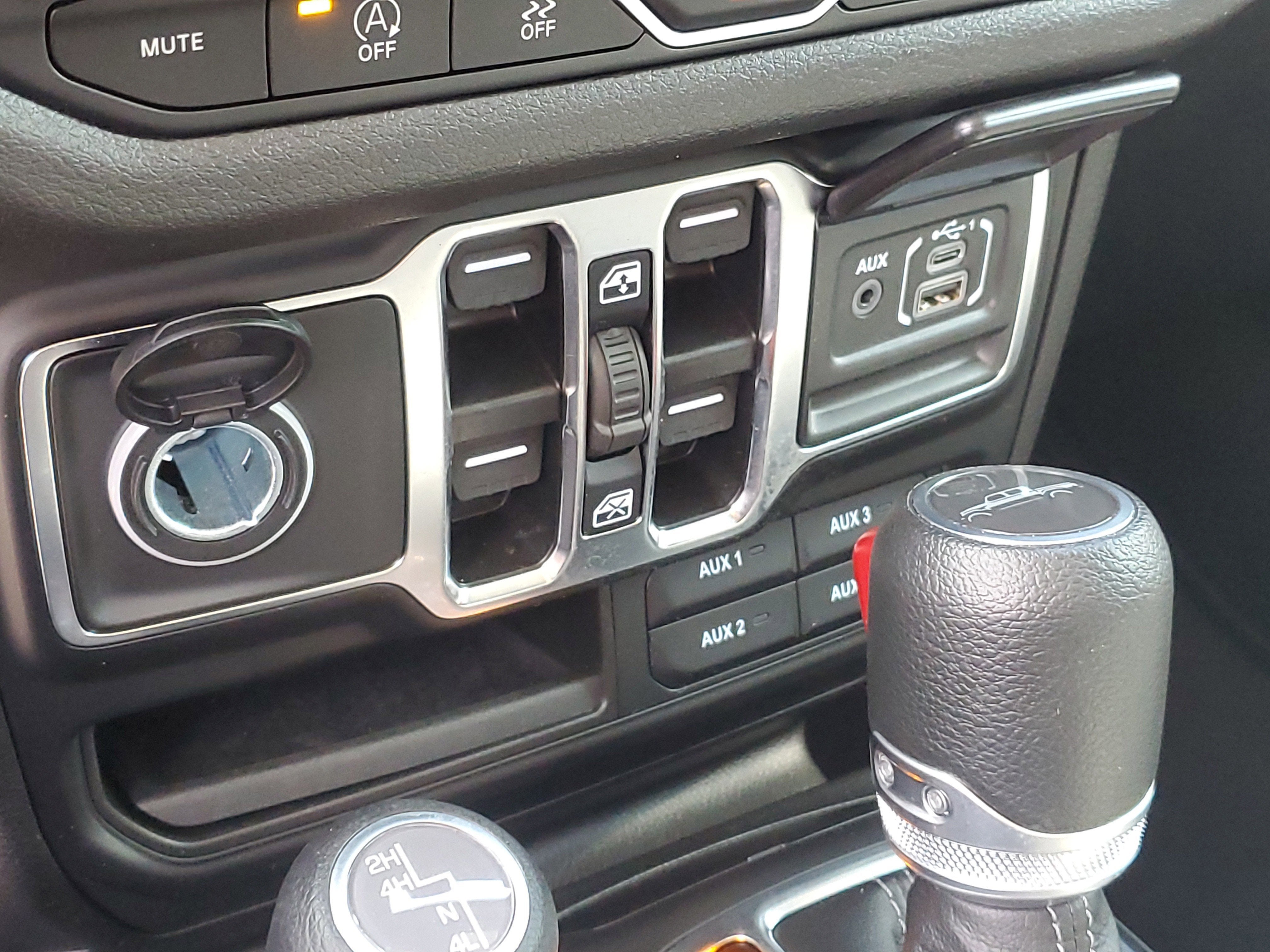 2025 Jeep Gladiator Sport S