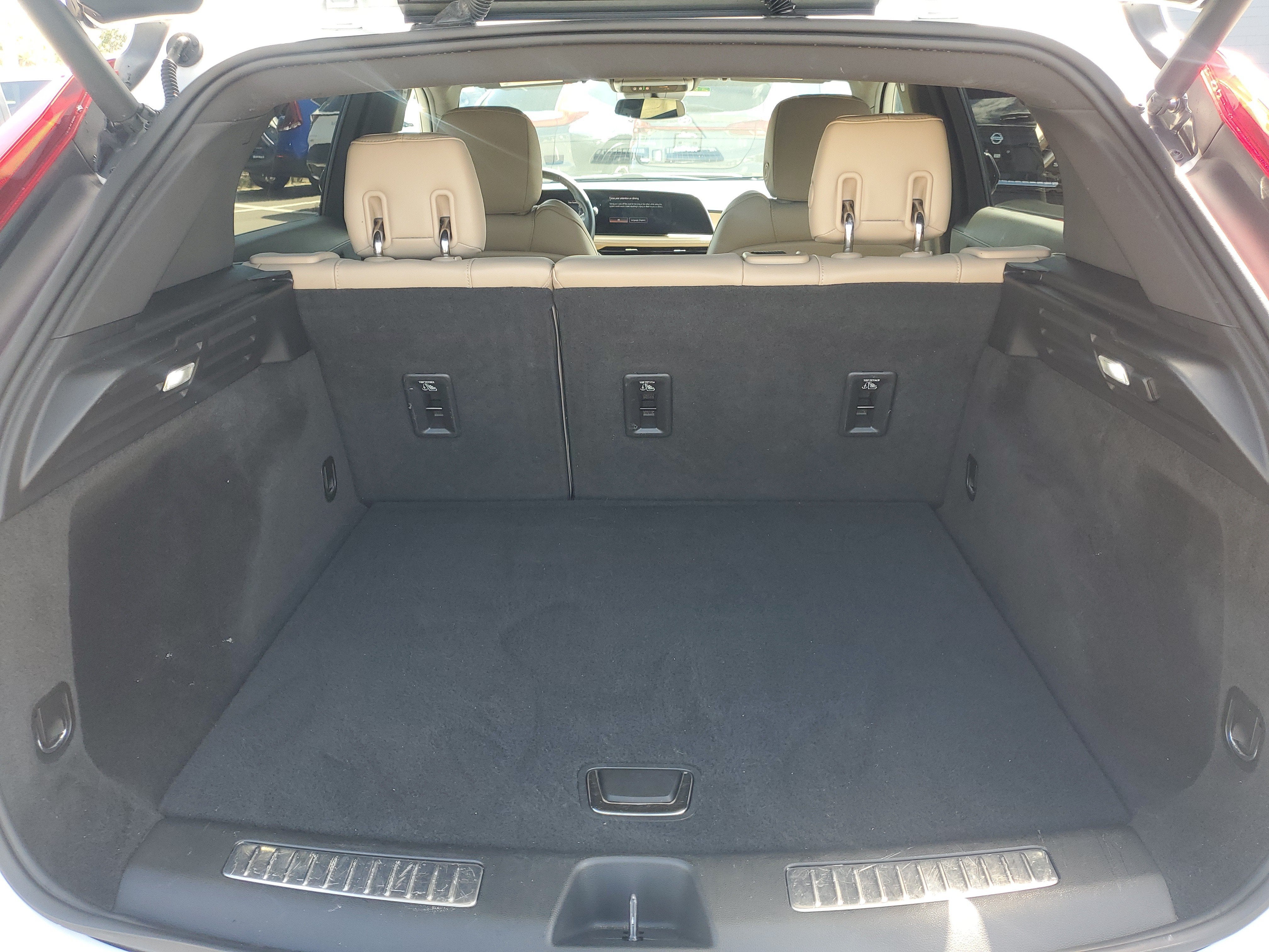 2024 Cadillac XT4 FWD Premium Luxury