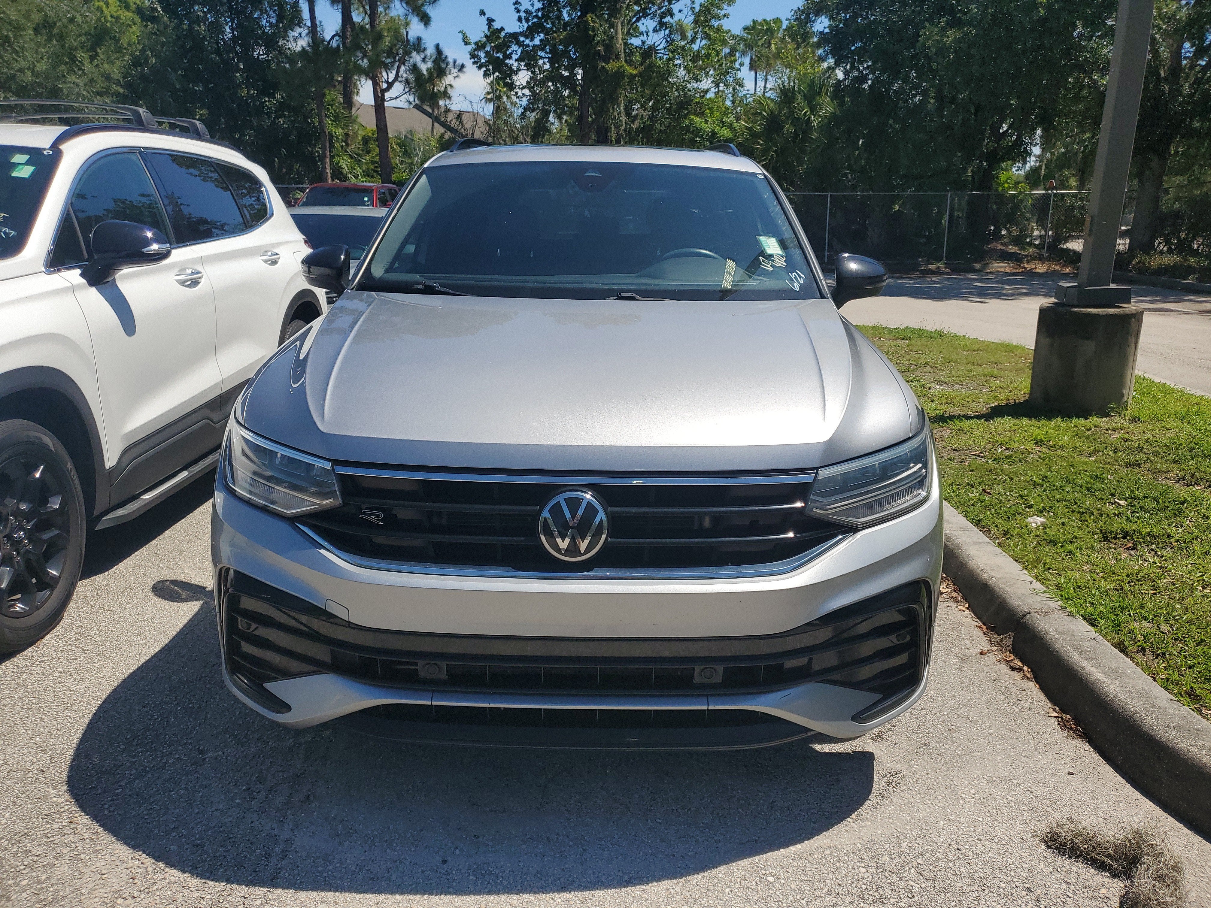 2022 Volkswagen Tiguan SE R-Line Black