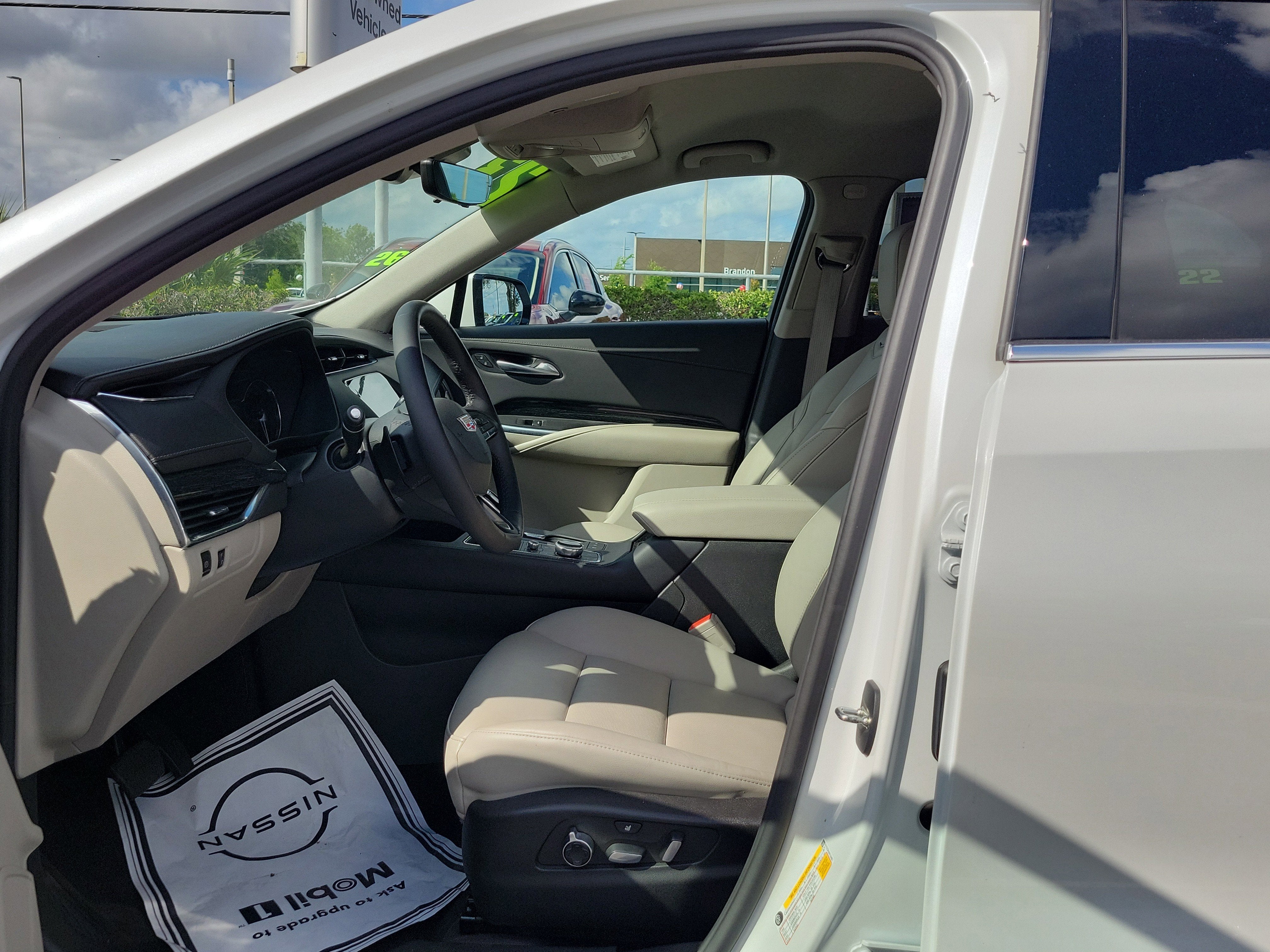 2023 Cadillac XT4 FWD Premium Luxury