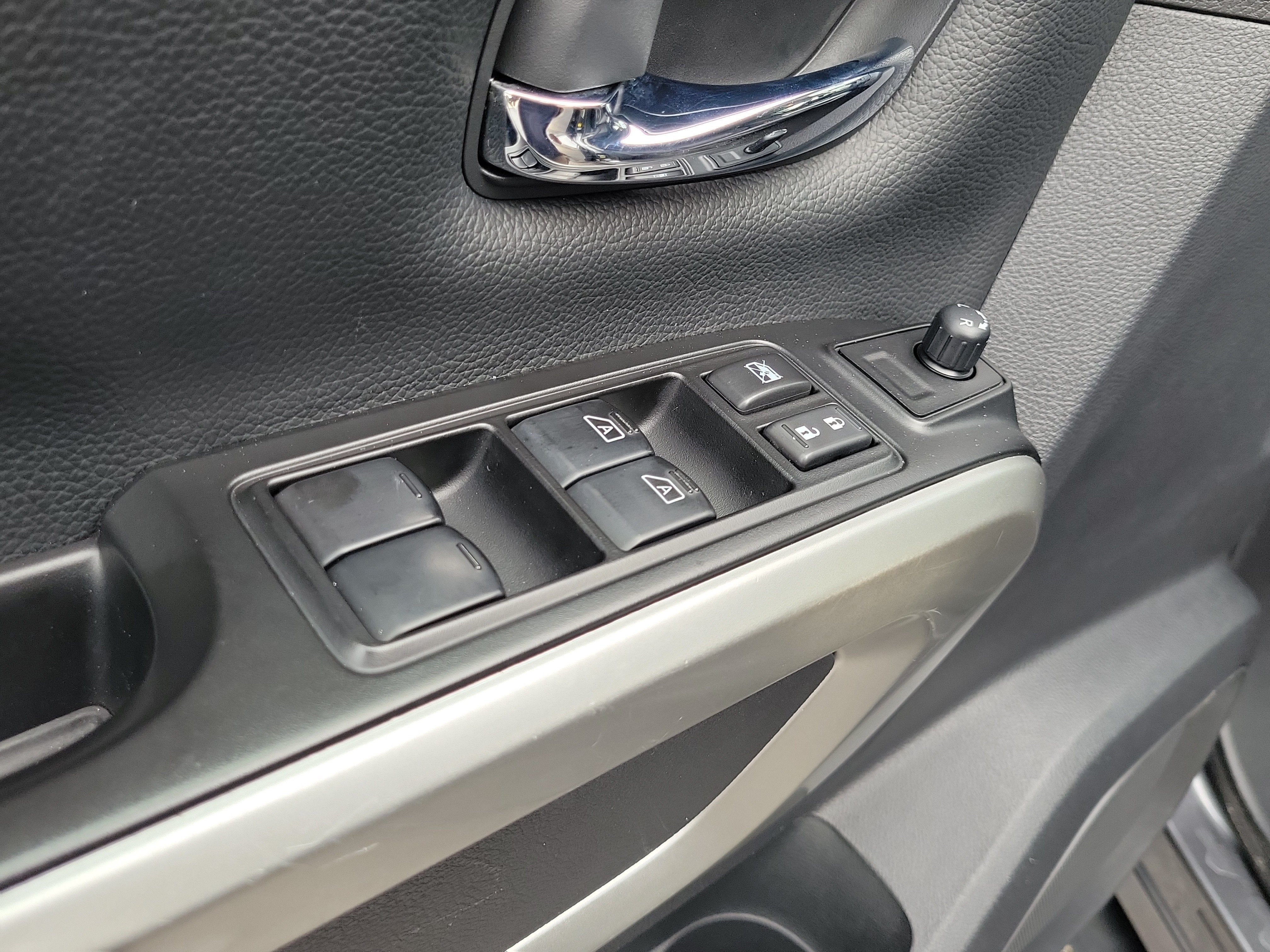 2023 Nissan Titan SV