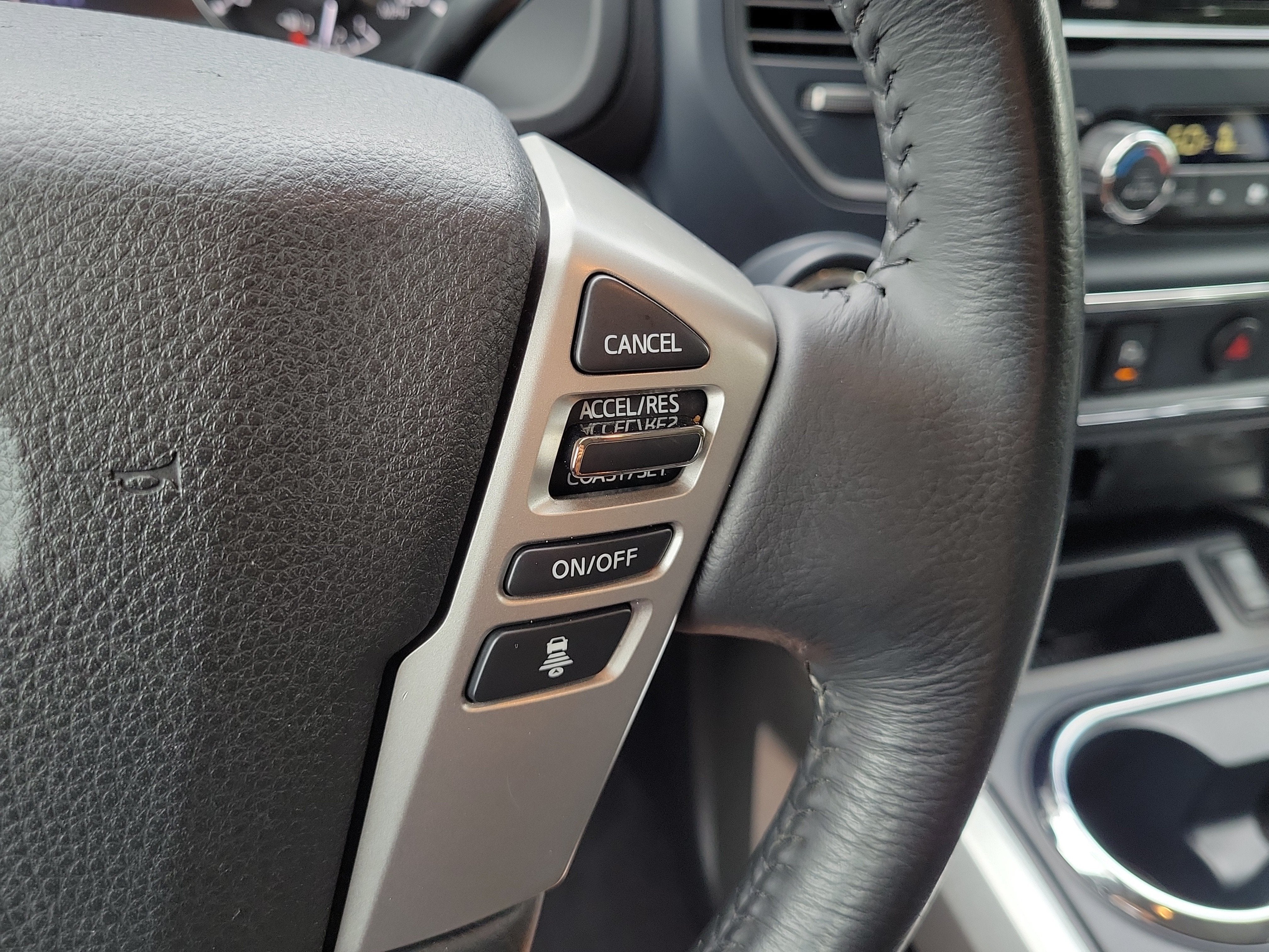 2023 Nissan Titan SV