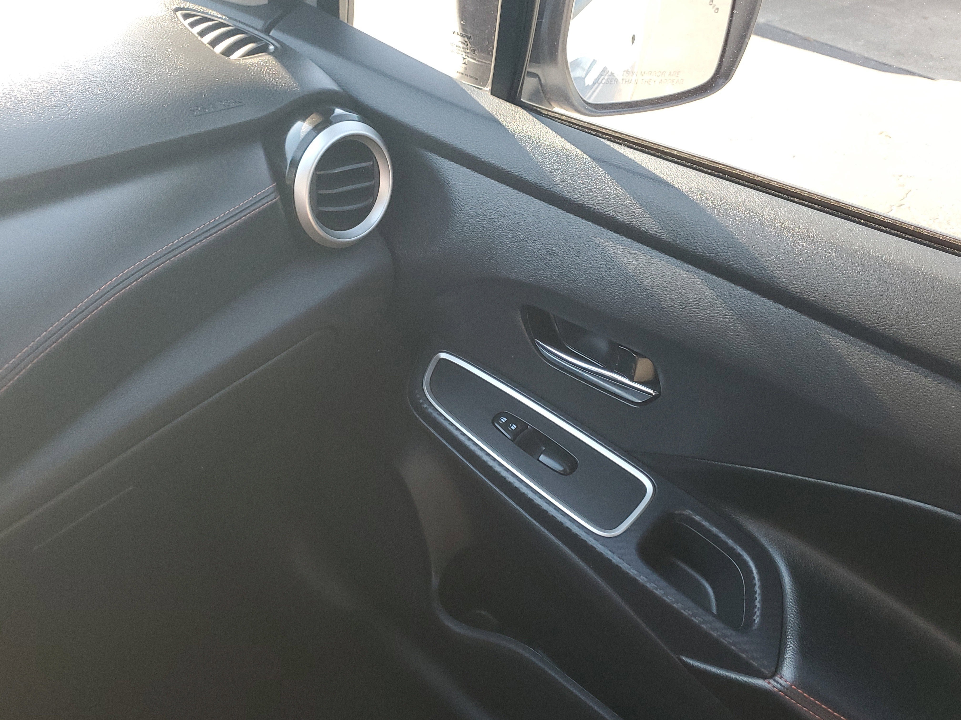 2023 Nissan Versa SR