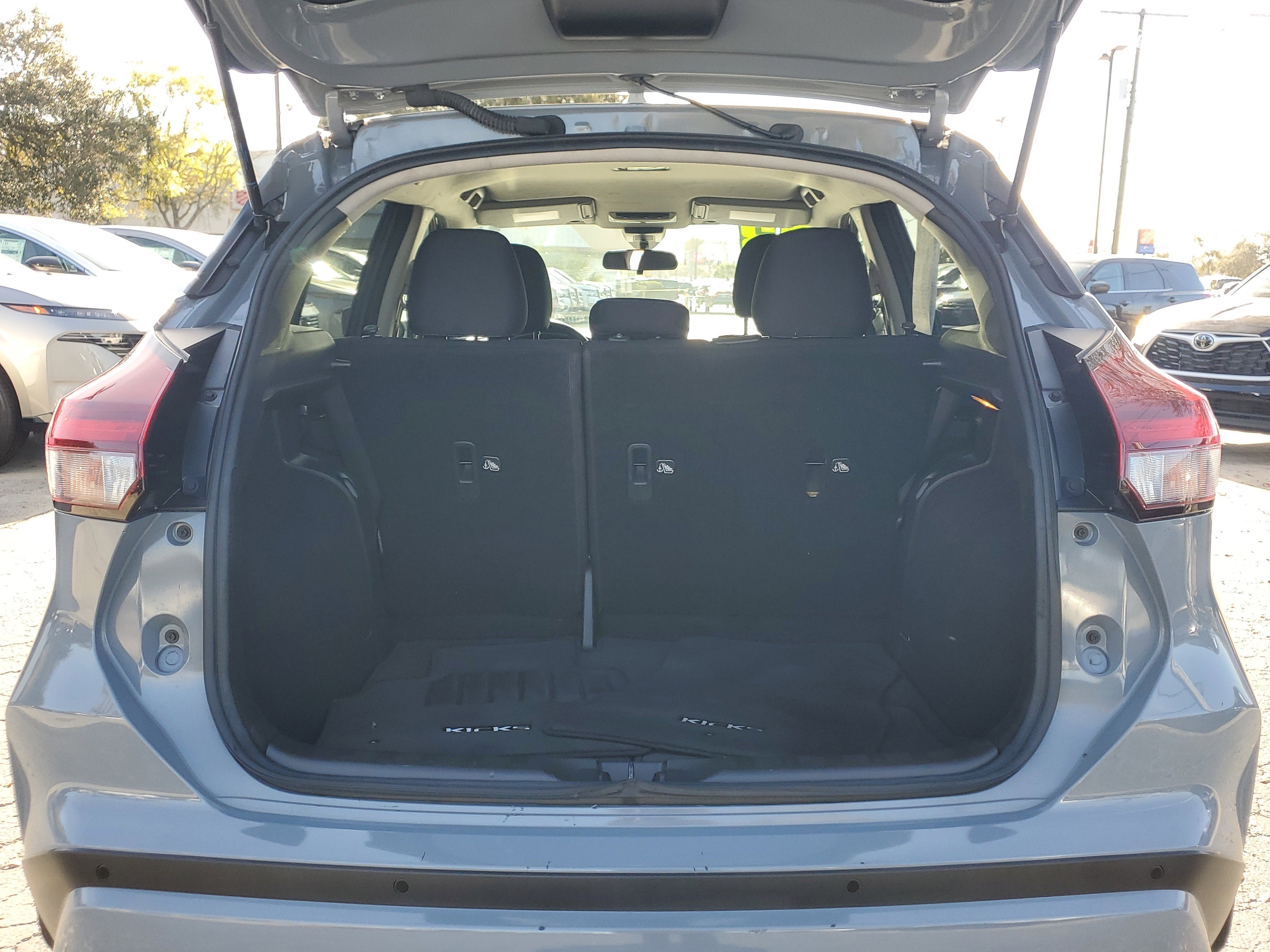 2023 Nissan Kicks SV