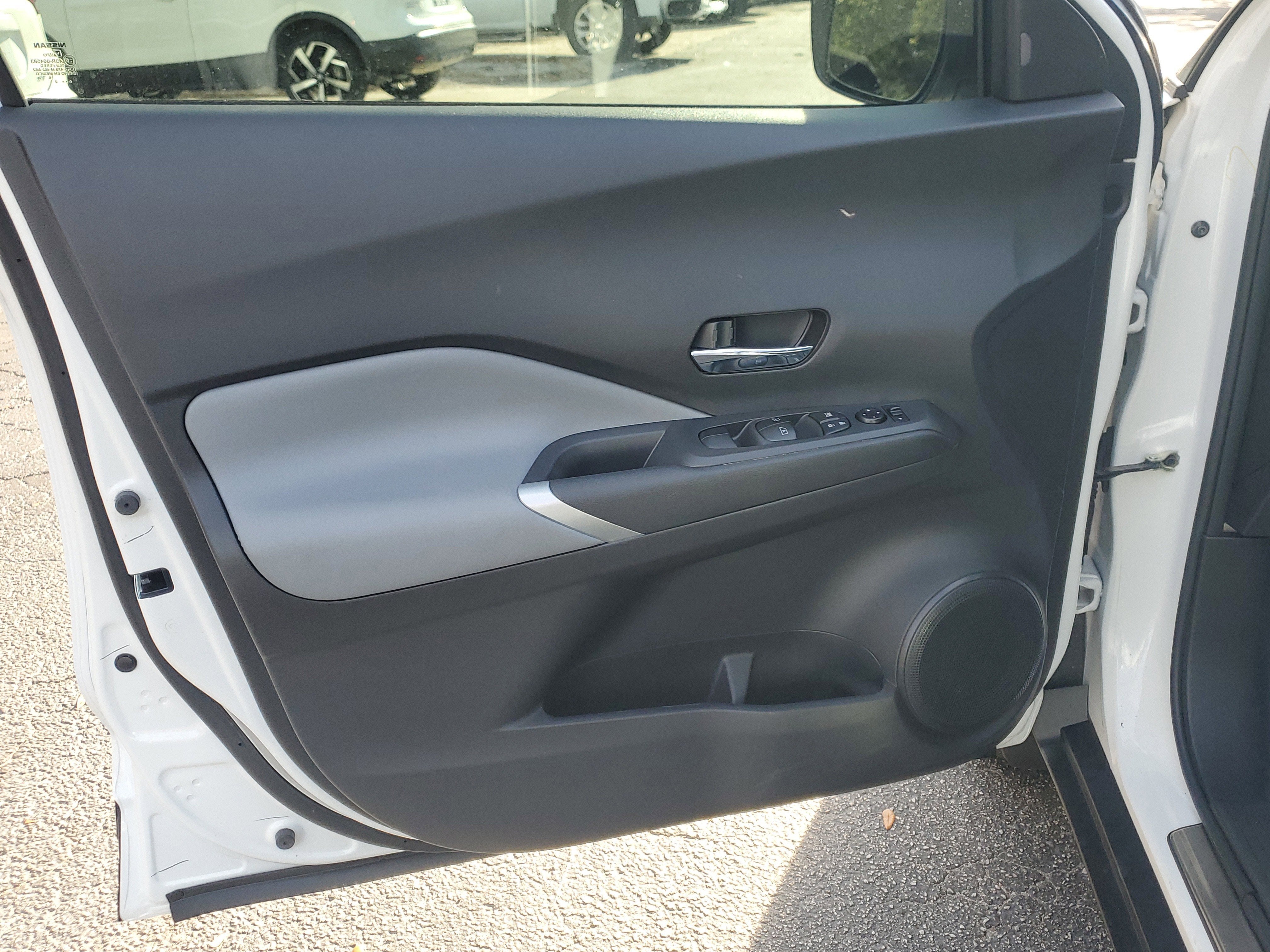 2022 Nissan Kicks SR