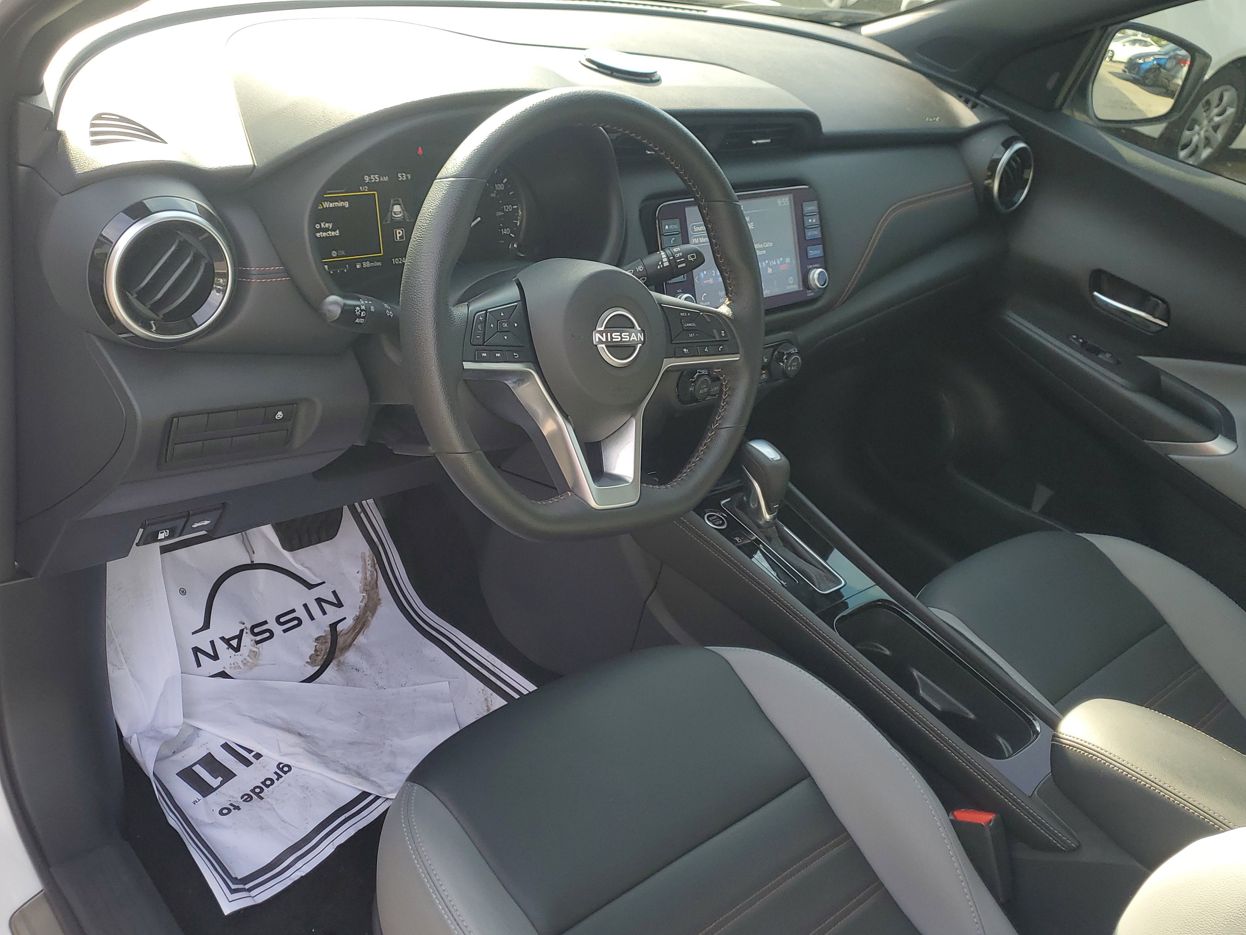 2022 Nissan Kicks SR