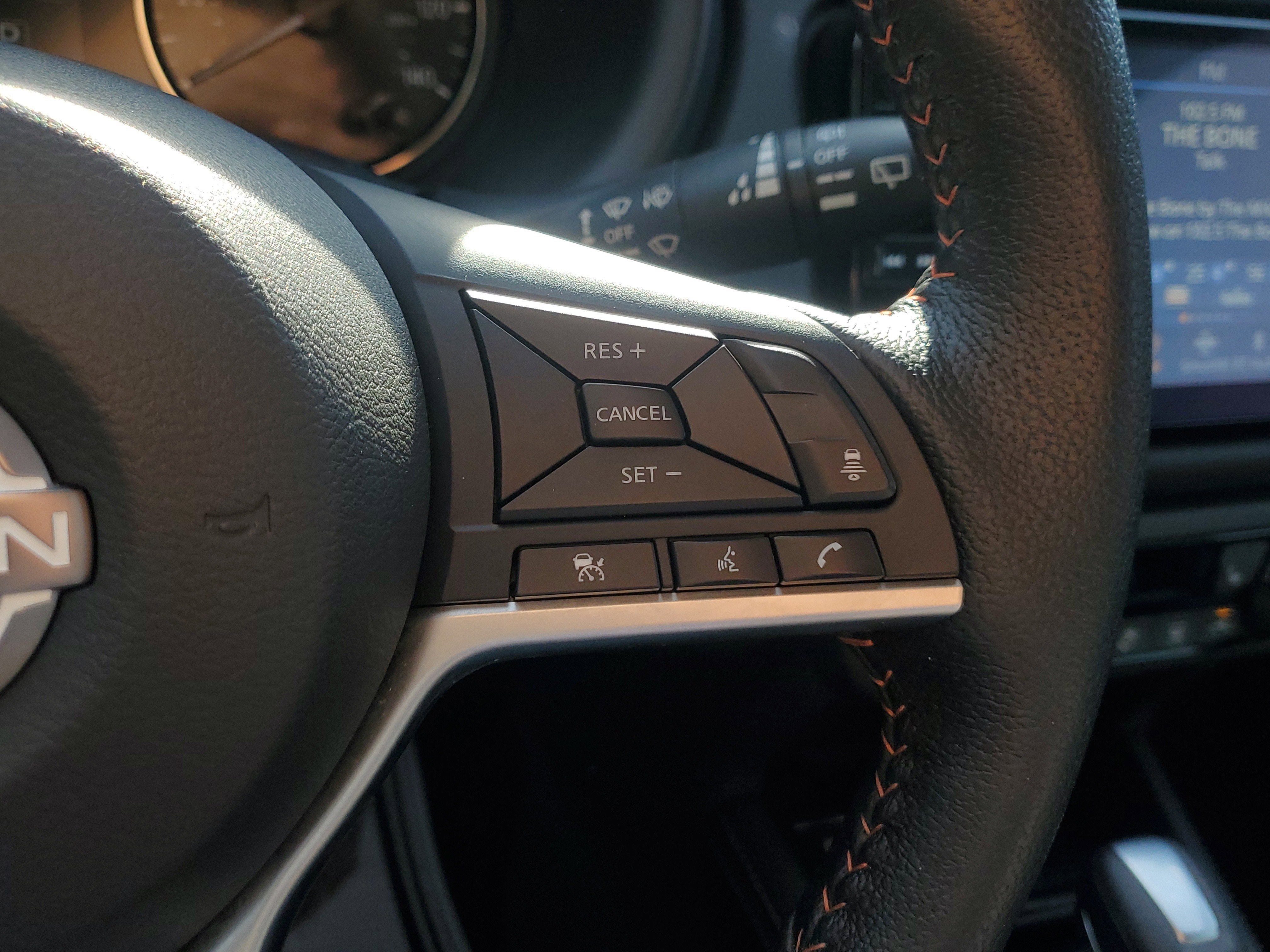 2022 Nissan Kicks SR