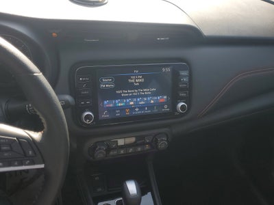 2022 Nissan Kicks SR