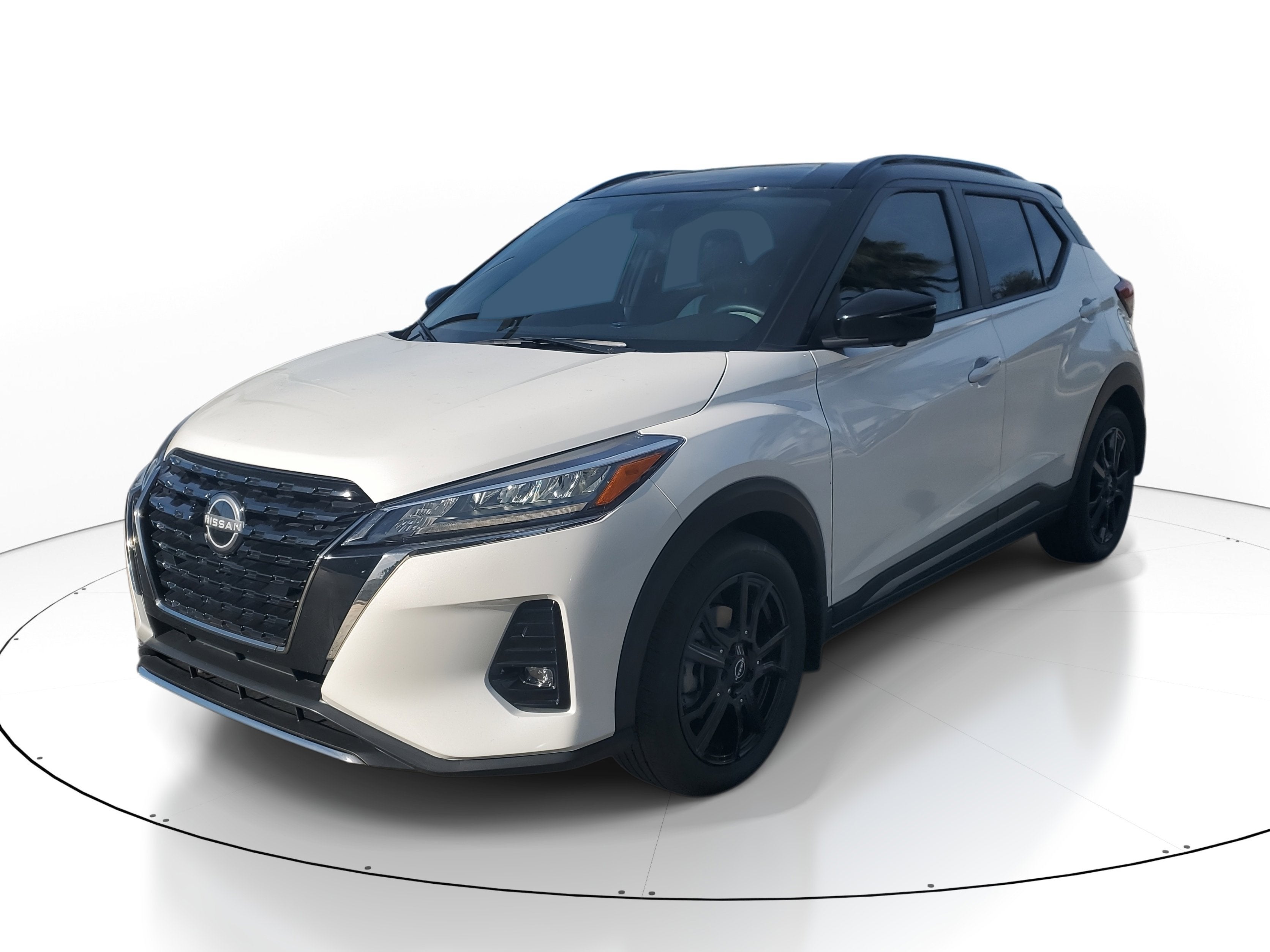 2022 Nissan Kicks SR