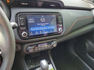 2022 Nissan Kicks SR