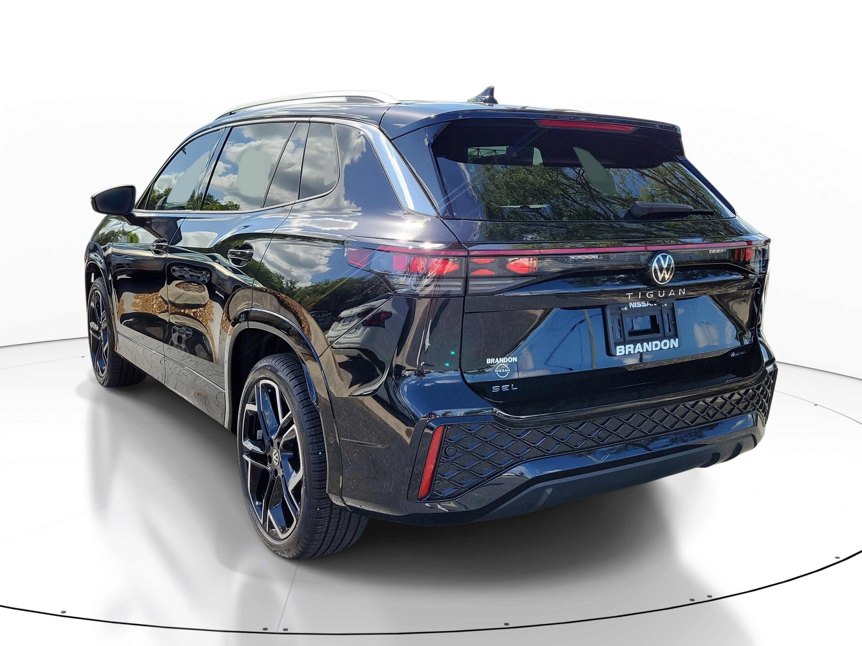 2025 Volkswagen Tiguan SEL R-Line