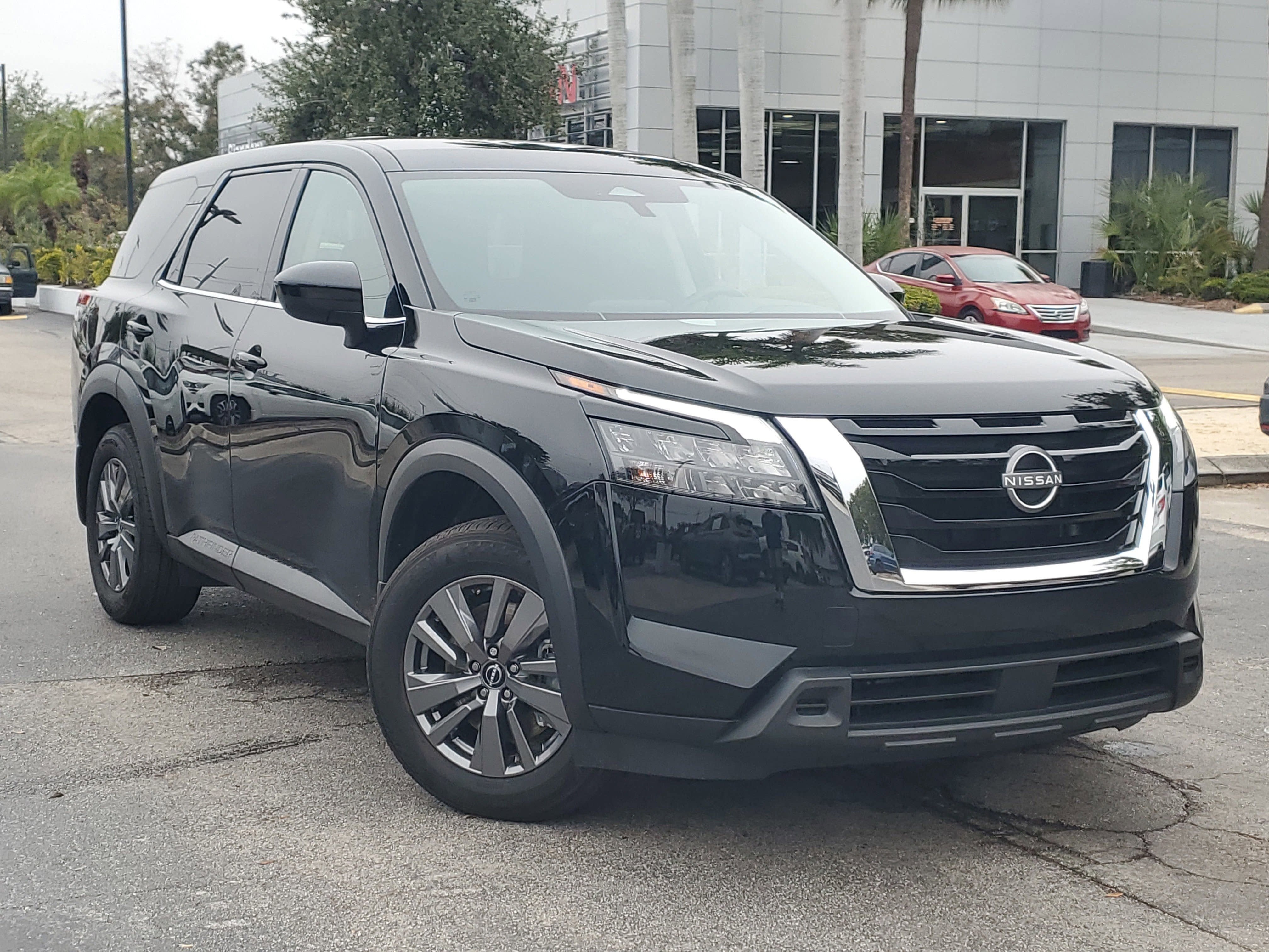 2025 Nissan Pathfinder S