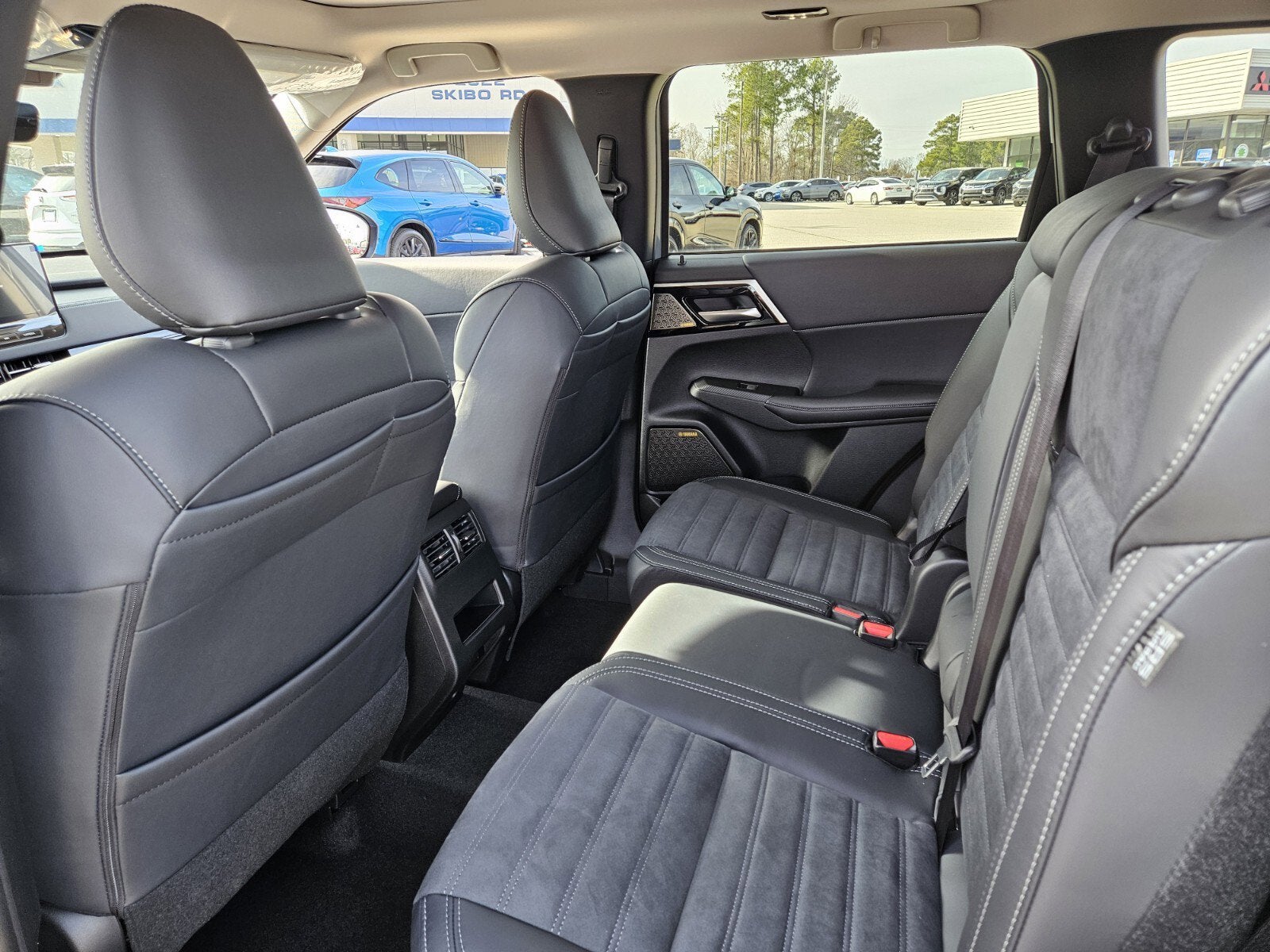 2026 Mitsubishi Outlander Base